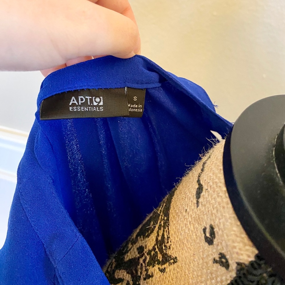 ~Apt. 9~ royal blue sleeveless blouse. Size small. - Picture 5 of 5